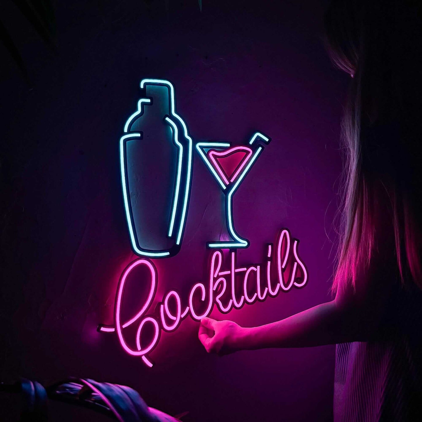 Shaker and Cocktails - Neon Signs Neon Wall Art | SKU: NEO-141 | Available at Decojuana | Tags: metal neon wall decor,Metal Neon Wall Letter,Neon Artwork,neon party wall decor,Neon Signs,neon wall art,Neon Wall Decor,Neon Wall Letter