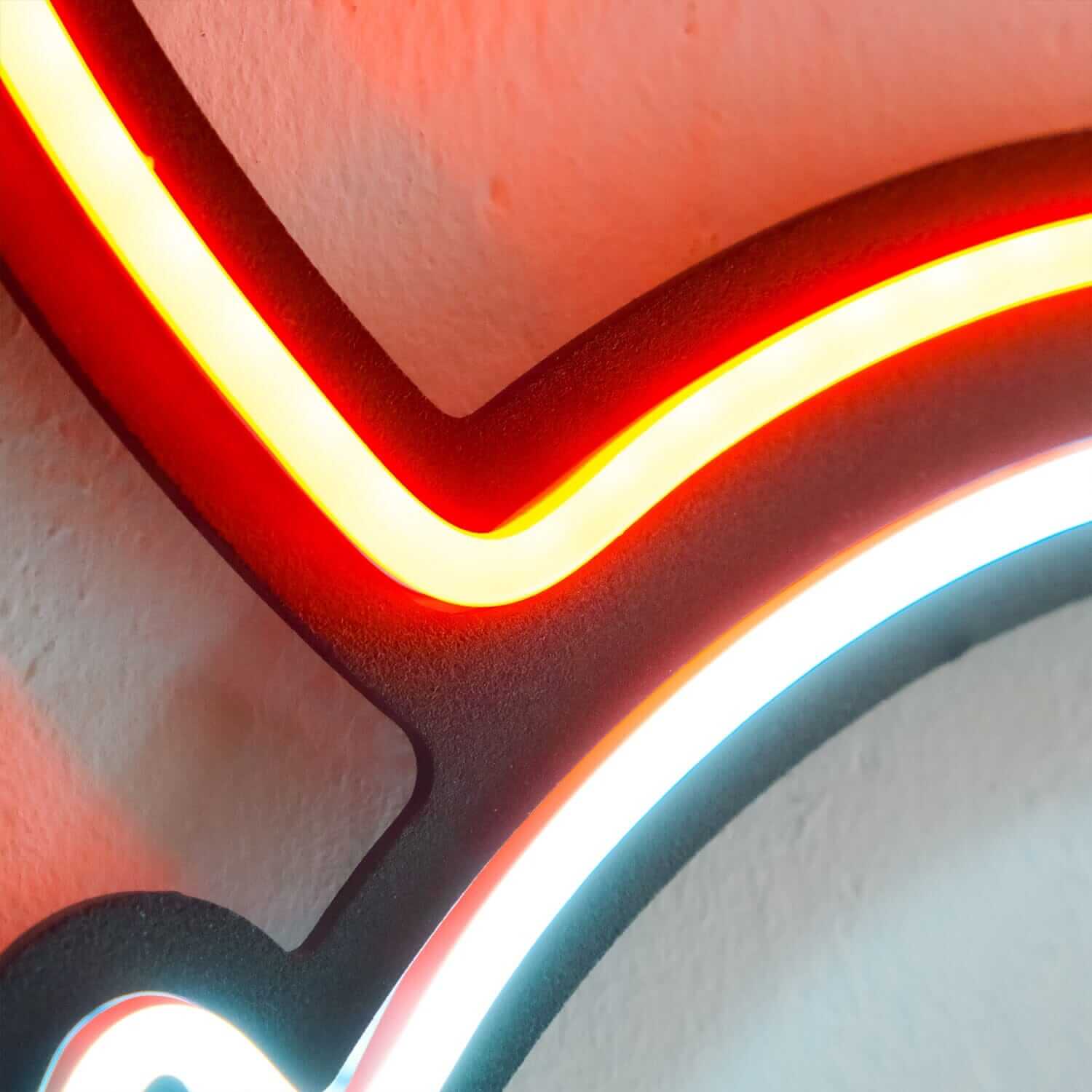 Knight - Neon Signs Neon Wall Art | SKU: NEO-004 | Available at Decojuana | Tags: knight armor,led,Led decor,Led Wall Decor,Led Wall Letter Decor,Light,Lightning,Metal Artwork,Metal Decoration,Metal Wall Art,Metal Wall Art Decor,Neon Artwork,neon knight,n