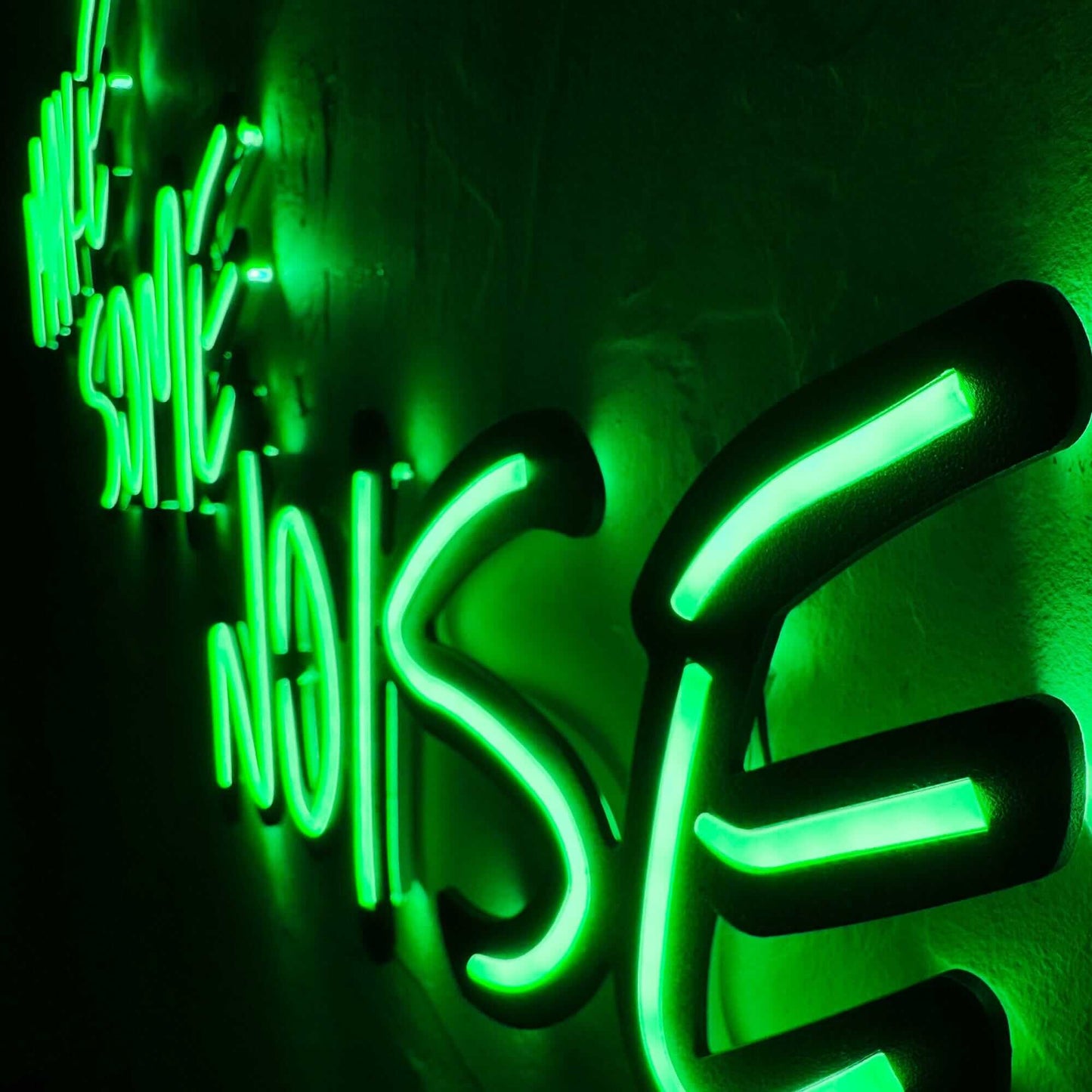 Make Noise - Neon Signs Neon Wall Art | SKU: NEO-055 | Available at Decojuana | Tags: led,Led decor,Led Wall Decor,Led Wall Letter Decor,Light,Lightning,Metal Artwork,Metal Decoration,Metal Letter,Metal Neon Wall Letter,Metal Wall Art,Metal Wall Art Decor