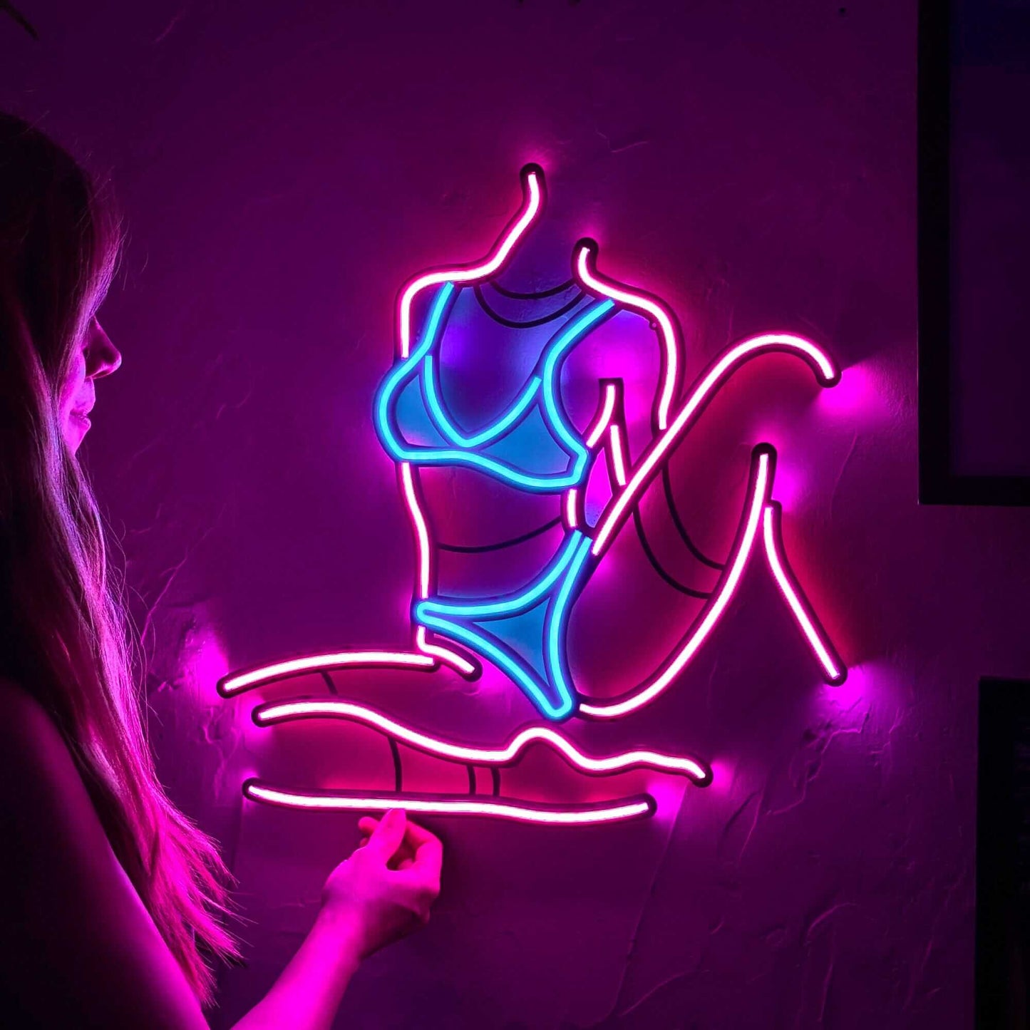 Femme Fatale 2 - Neon Signs Neon Wall Art | SKU: NEO-134 | Available at Decojuana | Tags: Neon Artwork,Neon Signs,neon wall art,Neon Wall Decor