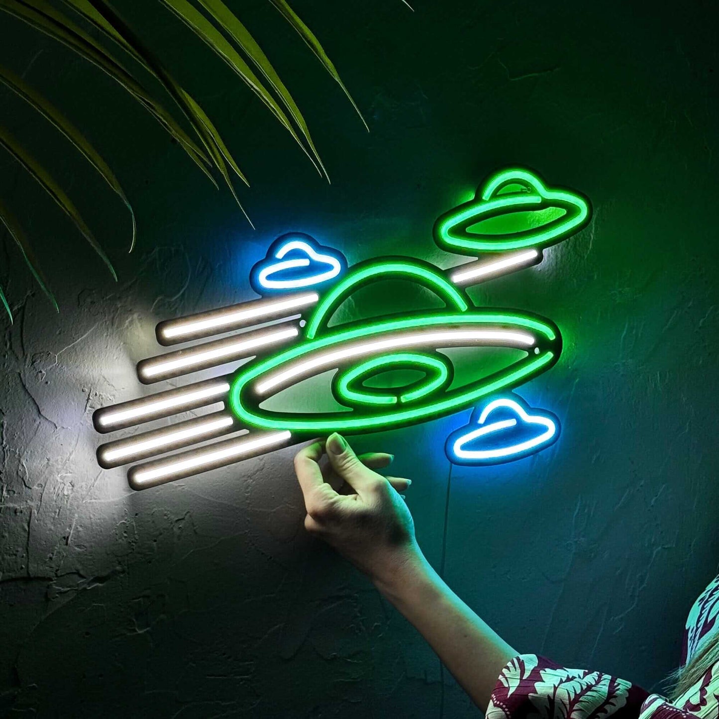 Ufo - Neon Signs Neon Wall Art | SKU: NEO-101 | Available at Decojuana | Tags: metal neon wall decor,Neon Artwork,neon party wall decor,Neon Signs,neon wall art,Neon Wall Decor